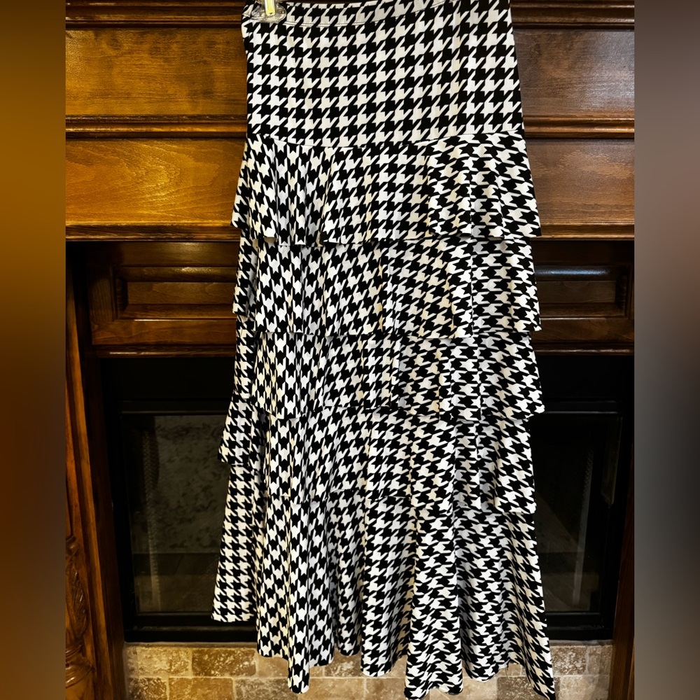 Paniz Black and White Asymmetrical Skirt